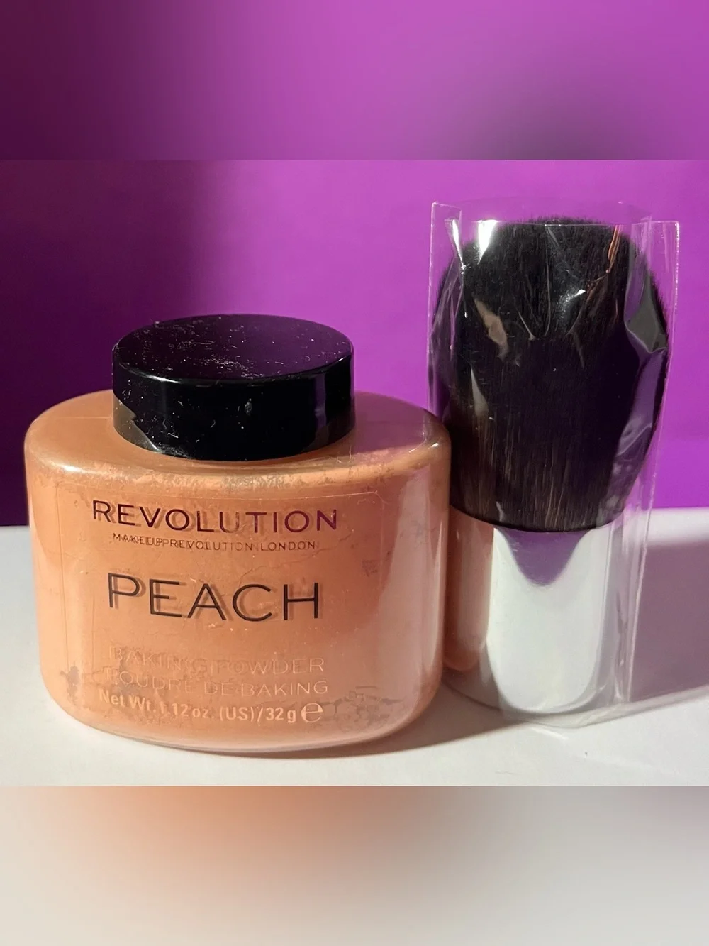 Makeup Revolution Peach Baking Powder & Kabuki Brush